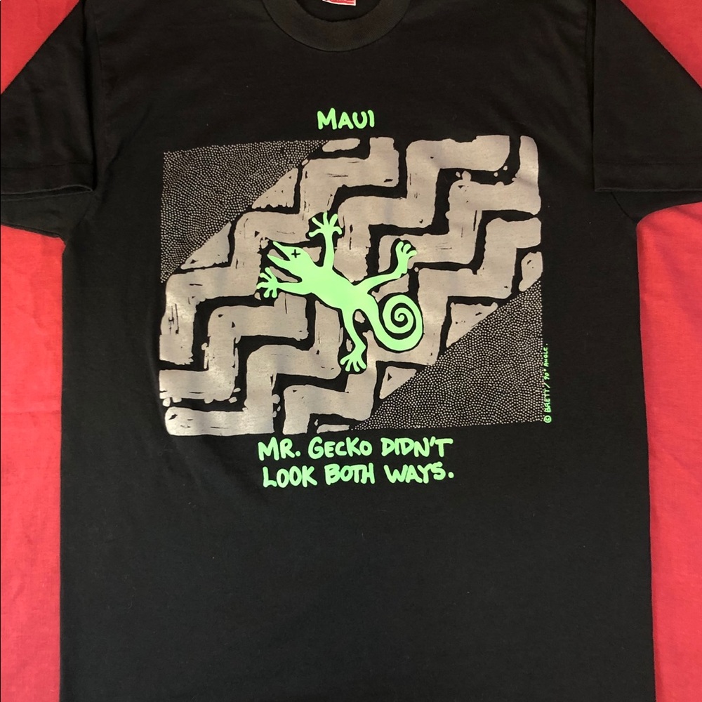 Maui mr. gecko didn’t look both ways 90’s tee